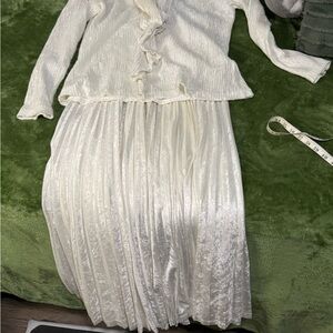 Vintage Linda Lundström (Canada) White Textured 4-Piece [Skirt/Top/Sash/Brooch]